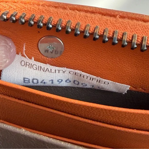 Authentic BOTTEGA VENATA zipper wallet on chain - Picture 9 of 13